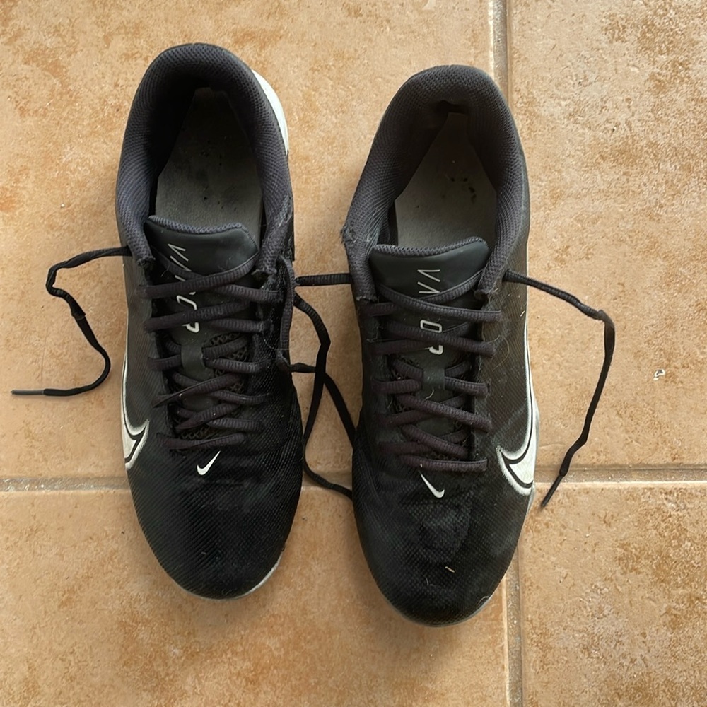 Men’s football cleats